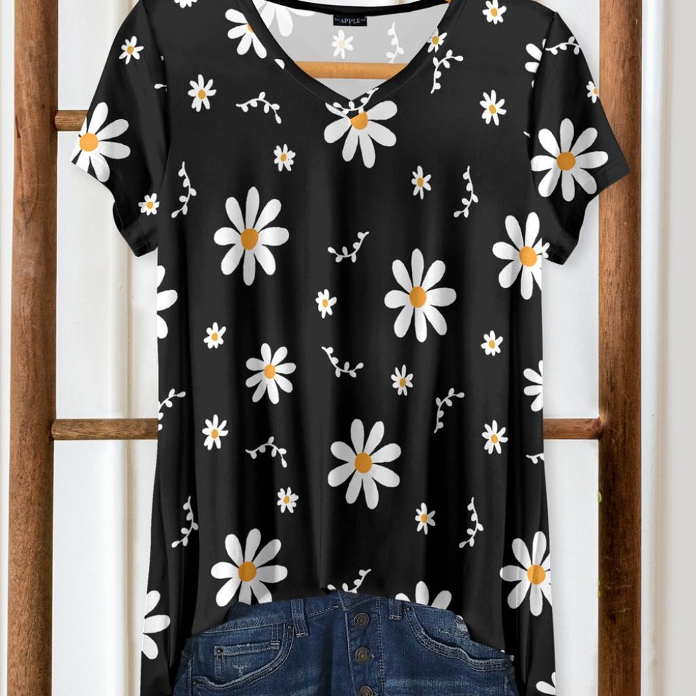 Black and white daisy short sleeve v neck tunic